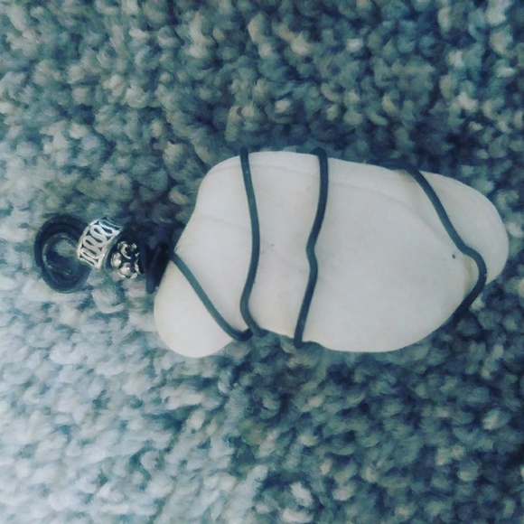 Pendant - Picture 1 of 1